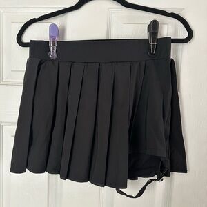 HALARA Black Pleated Skirt